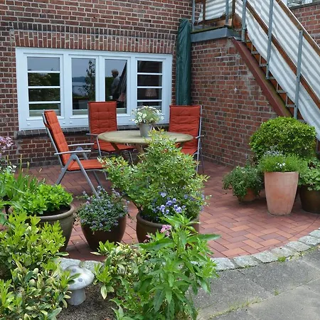 Himmelsstuebchen Und Gartenstuebchen Plön